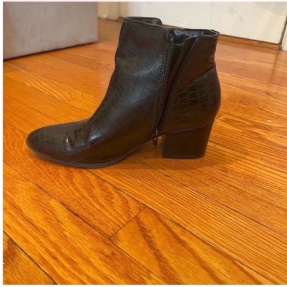 Black Croc style leather ankle booties - Picture 2 of 3